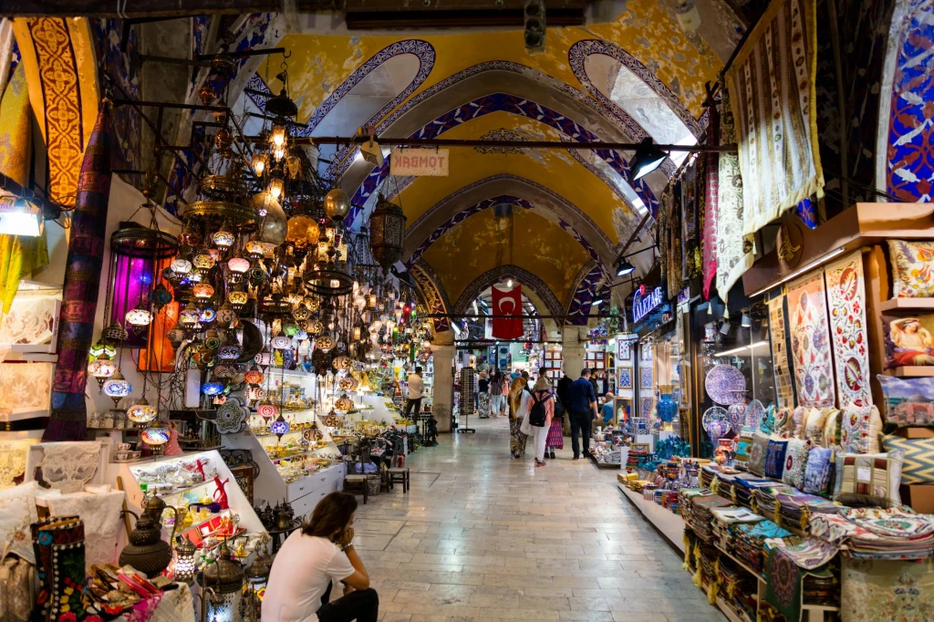 Beyond the Classic: Exclusive Grand Bazaar Roof & Süleymaniye Walking Tour