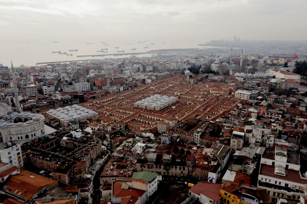 Beyond the Classic: Exclusive Grand Bazaar Roof & Süleymaniye Walking Tour