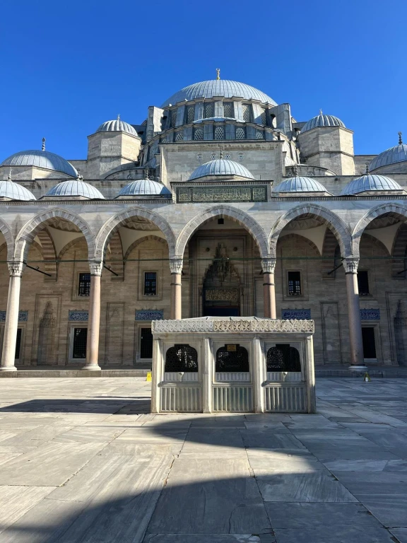 Beyond the Classic: Exclusive Grand Bazaar Roof & Süleymaniye Walking Tour