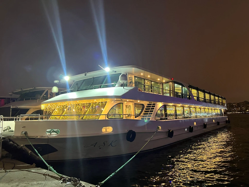 Boğaz'da Eşsiz Türk Gecesi