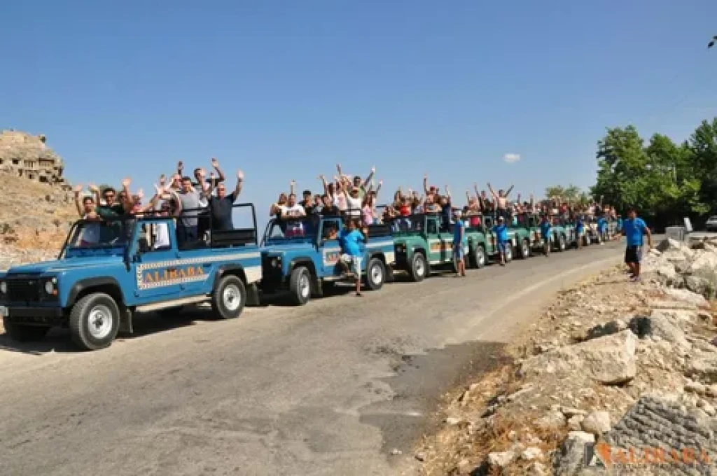 ΗΜΕΡΗΣΙΑ ΕΚΔΡΟΜΗ ΣΕ ΤΖΙΠ ΣΤΗΝ ΦΕΘΙΕ