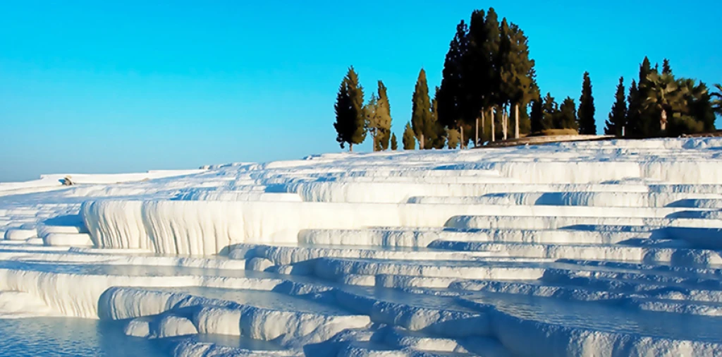 'Salda Lake Pamukkale Cesme Alacati Tour / 1 Night Hotel Accommodation / Departing from Istanbul'