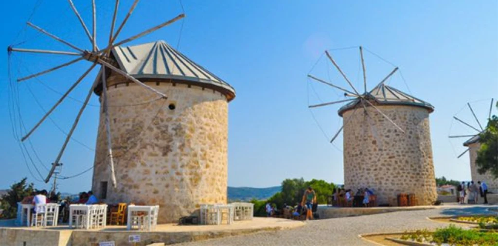 'Salda Lake Pamukkale Cesme Alacati Tour / 1 Night Hotel Accommodation / Departing from Istanbul'