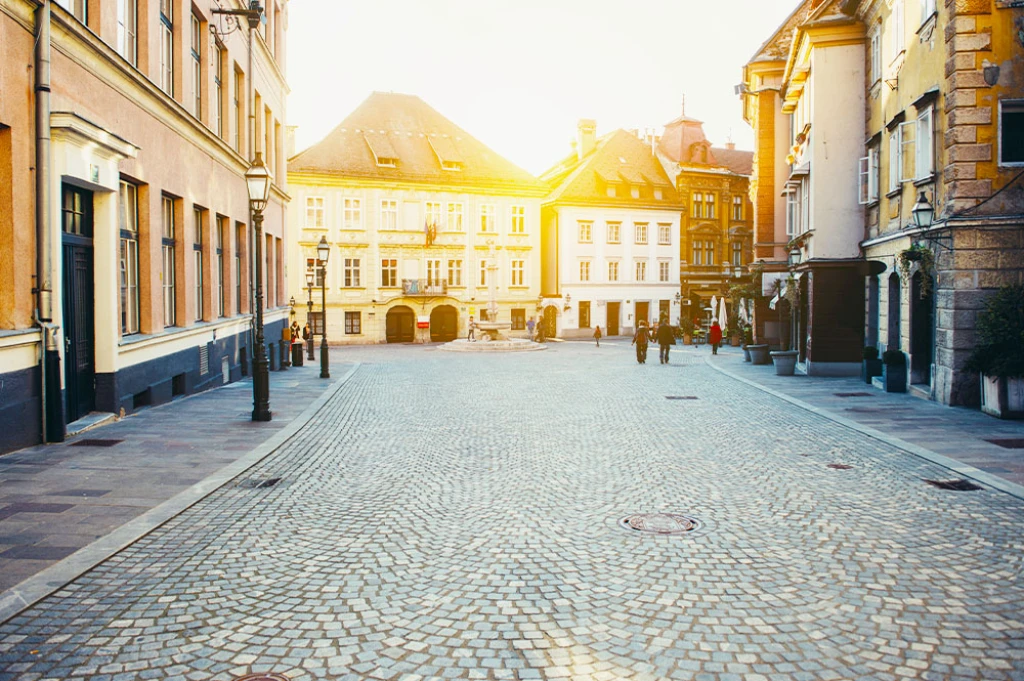 Stora Balkanresan Air Albania med 6 länder utan visum, extra turer inkluderade / 7 nätter hotellboende / Avresa från Istanbul / Flyg till Tirana