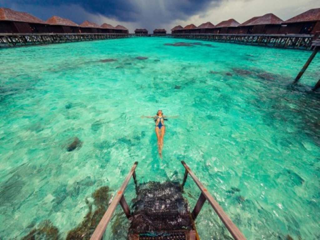 تور مالدیو با پرواز دبی بدون ویزا / اقامت ۴ شب در هتل / Departure از استانبول