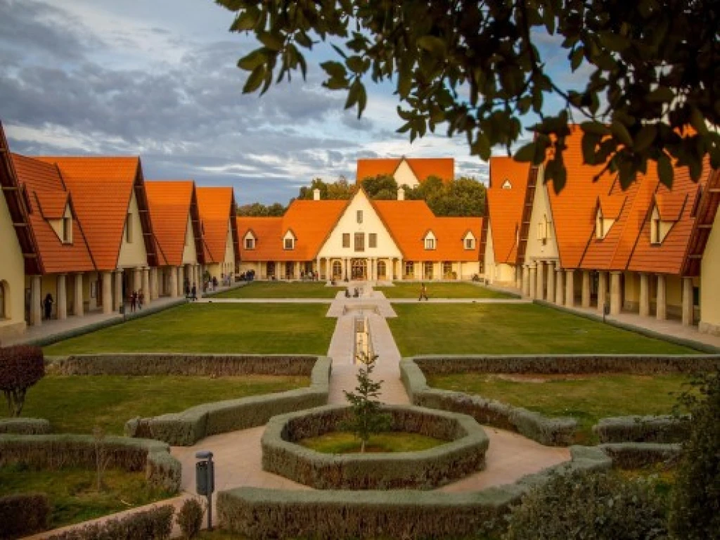 تور شهرهای سلطنتی فاخر با هواپیمایی ایر عربیا شامل تورهای اضافی بدون نیاز به ویزا / ۴ شب اقامت در هتل / خروج از استانبول