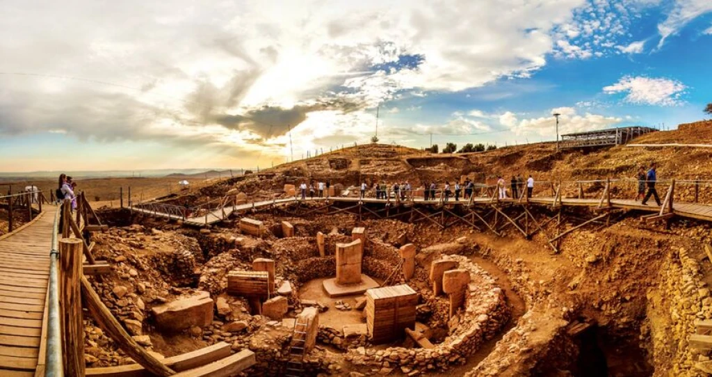 TURURI BUTIQUE GAP CU AVIONUL