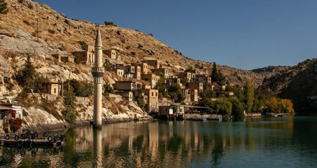 TURURI BUTIQUE GAP CU AVIONUL