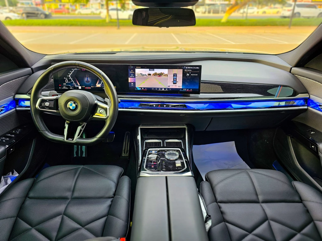 BMW 7.40i 2023