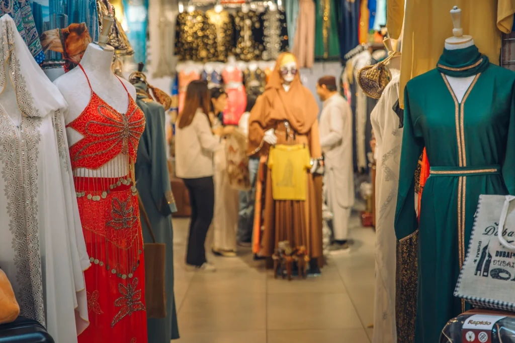 Was kann man aus Dubai mitnehmen? Die beliebtesten Geschenkideen für 2025