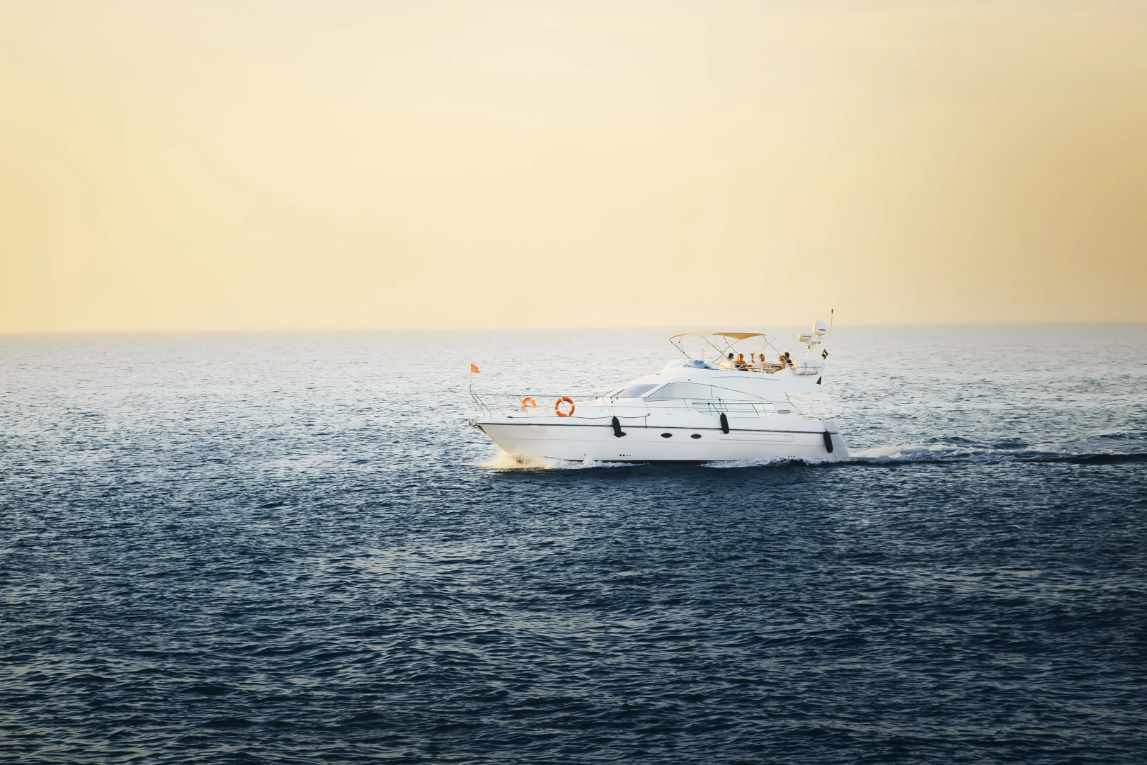 Profitez de nos croisières privées en yacht à Dubaï.