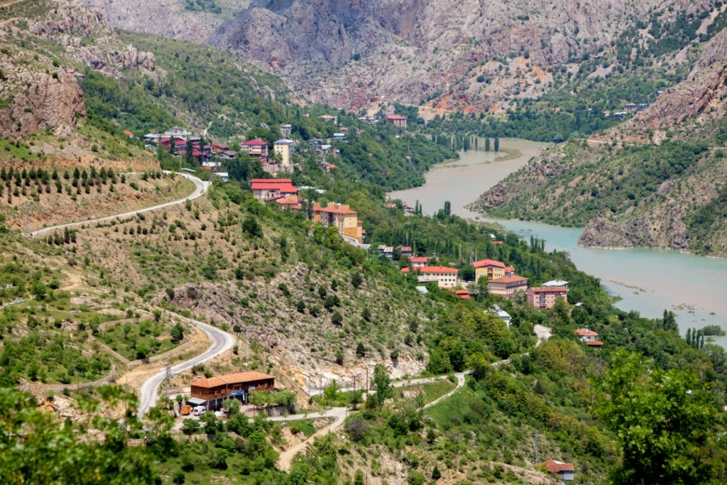 Flyg med övernattning i Van Tatvan Tunceli Munzur Ovacık Kemaliye Sivas / 3 nätter hotellboende / Avresa från Istanbul