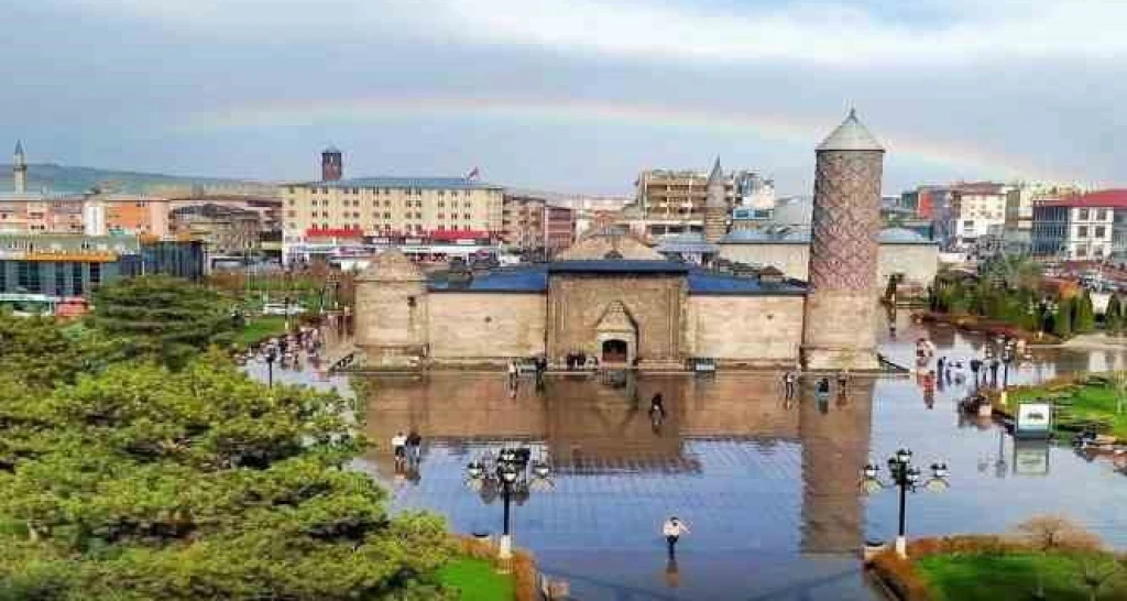 تور با هواپیما در شرق دریای سیاه: باتوم، تفلیس، کارس، ارزروم / ۵ شب اقامت در هتل / با خروج از استانبول