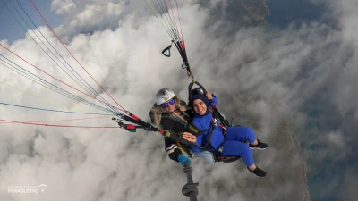 'Αλεξίπτωτο πλαγιάς Fethiye Oludeniz με γυναικεία πιλότο + Φωτογραφίες & Βίντεο'