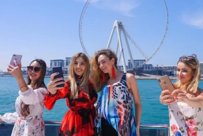 Dubai Combo 1 – Safari Gurun + Tur Kapal Yat Dubai Marina + Jetski