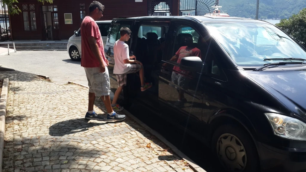 Alquiler de coche con chofer y guía turístico
