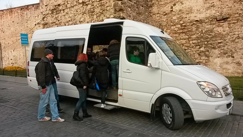 Alquiler de coche con chofer y guía turístico