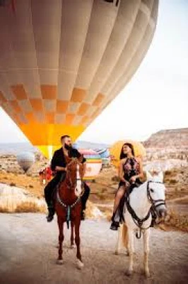 Gün batımında at turu