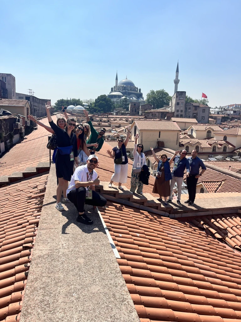 Explorando os telhados do Grande Bazaar em Istambul