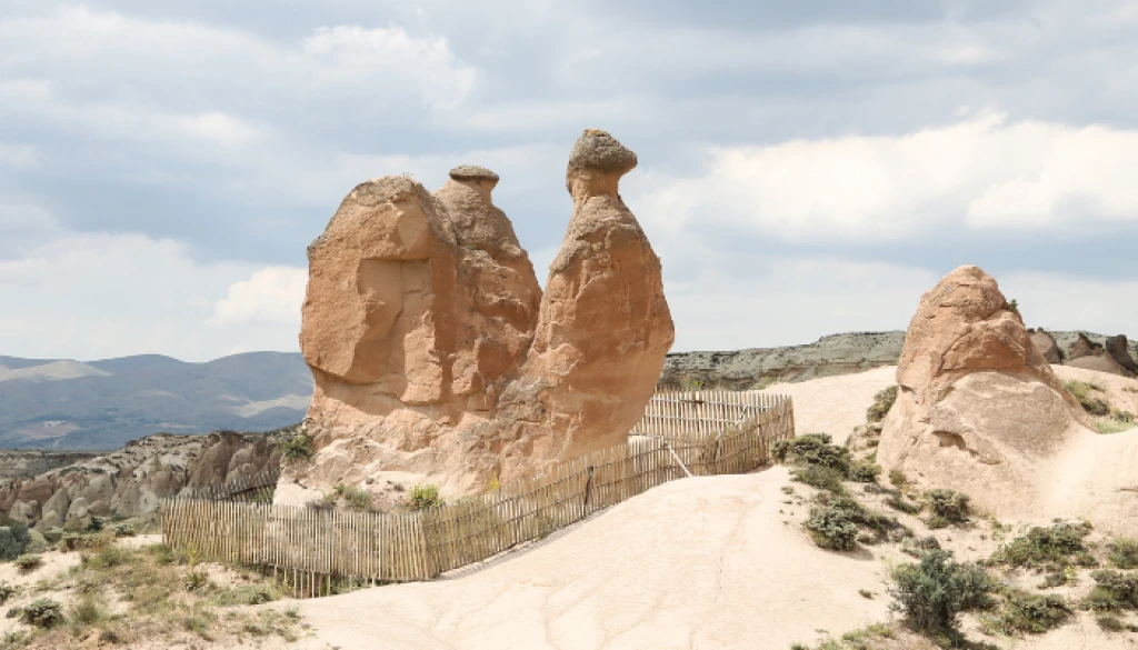 Crvena tura u Kapadokiji – Čarobni dimnjaci i doline
