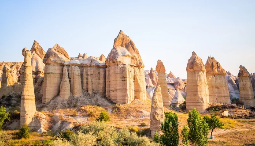 Tour Privato Rosso Cappadocia – Valli e Camini delle Fate