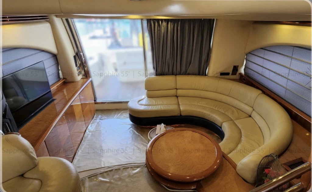 رحلة يخت خاصة على متن أزيموت 55 - دبي