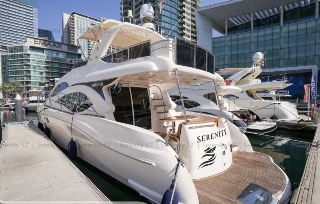 Majestad 52 - Excursión privada en yate por Dubái