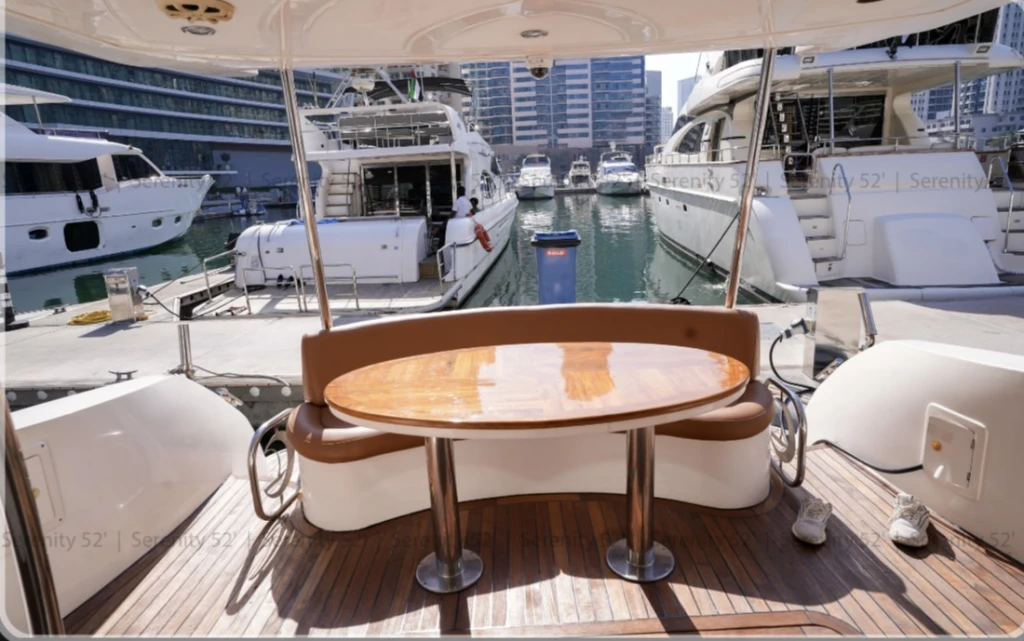 Majestad 52 - Excursión privada en yate por Dubái