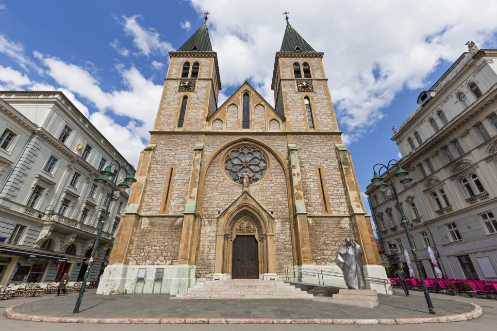 KOSOVALI BÜYÜK BALKAN TURU EKSTRA TURLAR VE AKŞAM YEMEKLERİ DAHİL