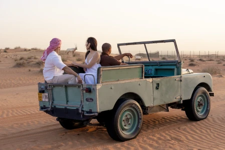 Zonsopgang in Dubai Ballonvaart met Valkenshow & Vintage Woestijnsafari