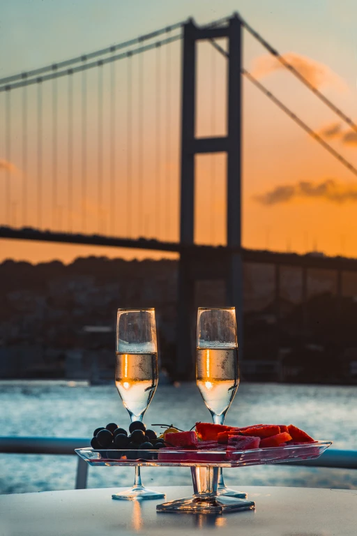 Istanbul: Bosphorus Sunset Cruise with Drinks & Snack
