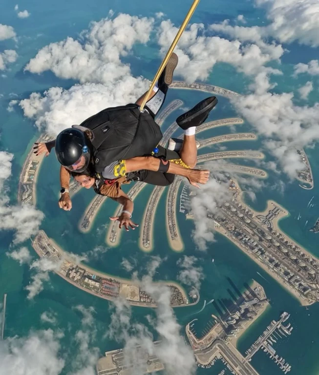 "Salto en paracaídas emocionante"