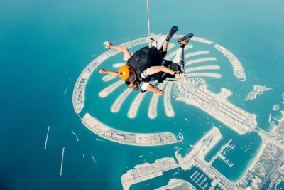 Saut passionnant en parachute
