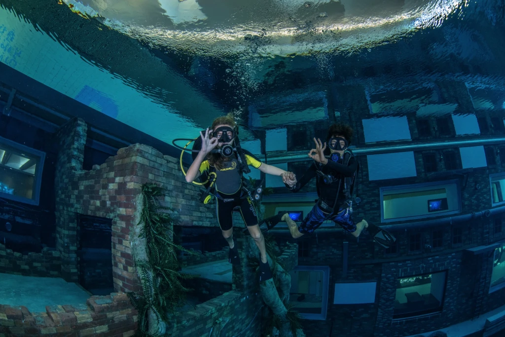 Mergulho Scuba na Piscina Mais Profunda do Mundo