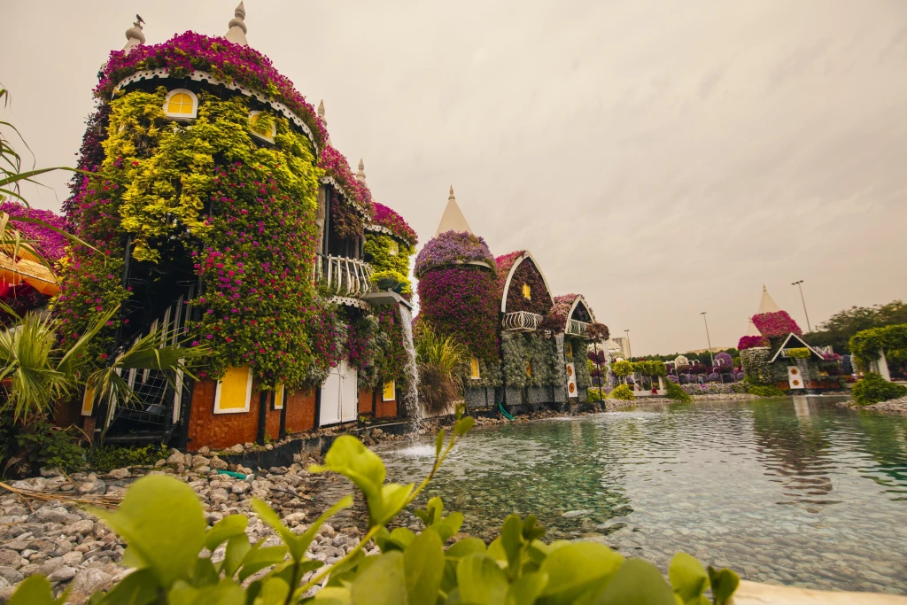 'Dubai Miracle Garden: A Journey into the Magical World of Flowers'