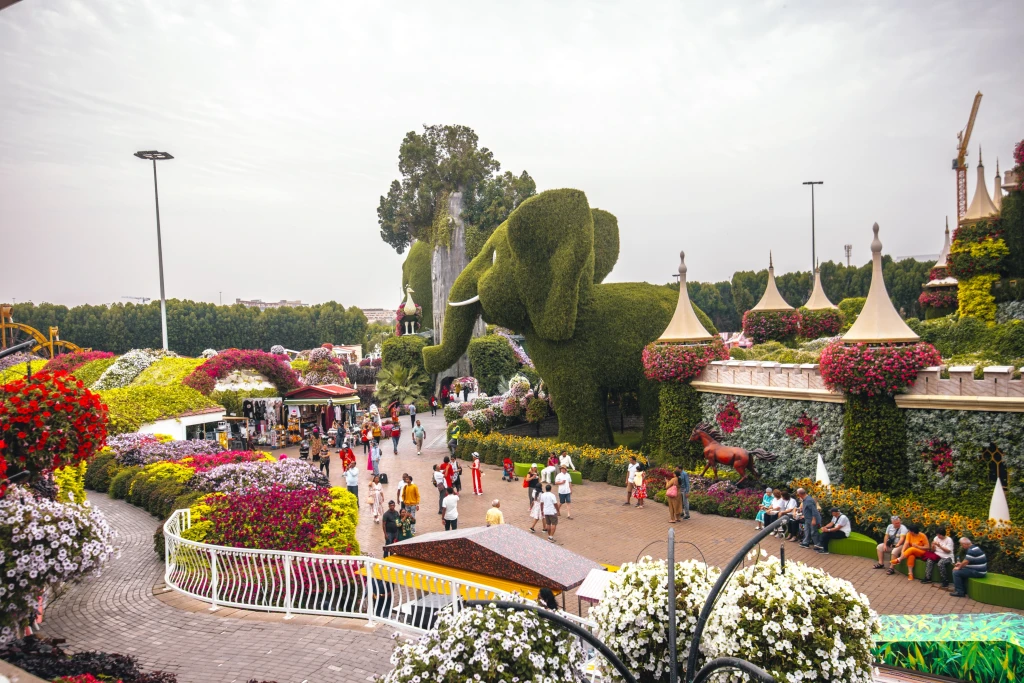 'Dubai Miracle Garden: A Journey into the Magical World of Flowers'