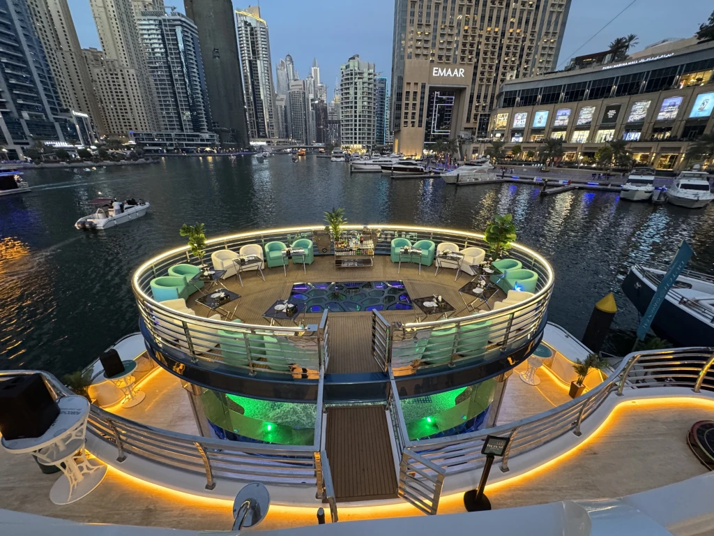 Lotus Mega Yacht – Standard Abendkreuzfahrt