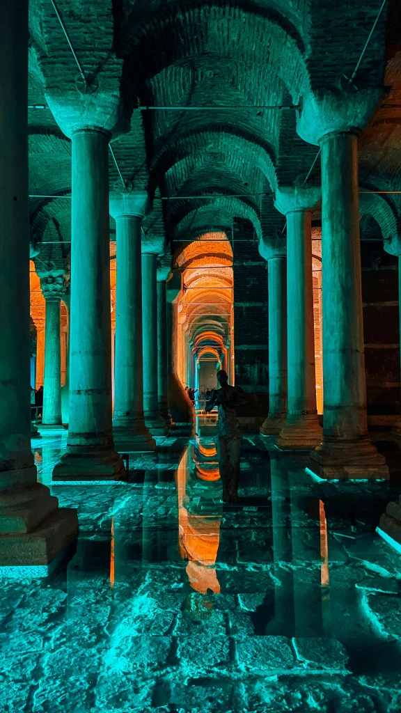 Cisterna da Basílica: A Maravilha Subterrânea de Istambul (2025)