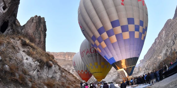 Kapadokya Soğanlı Vadisi Balon Turu – Gün Doğumu & Eşsiz Manzaralar