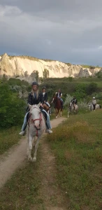 Kapadokya 1 Saatlik At Turu – Peri Bacaları ve Vadilerde Macera