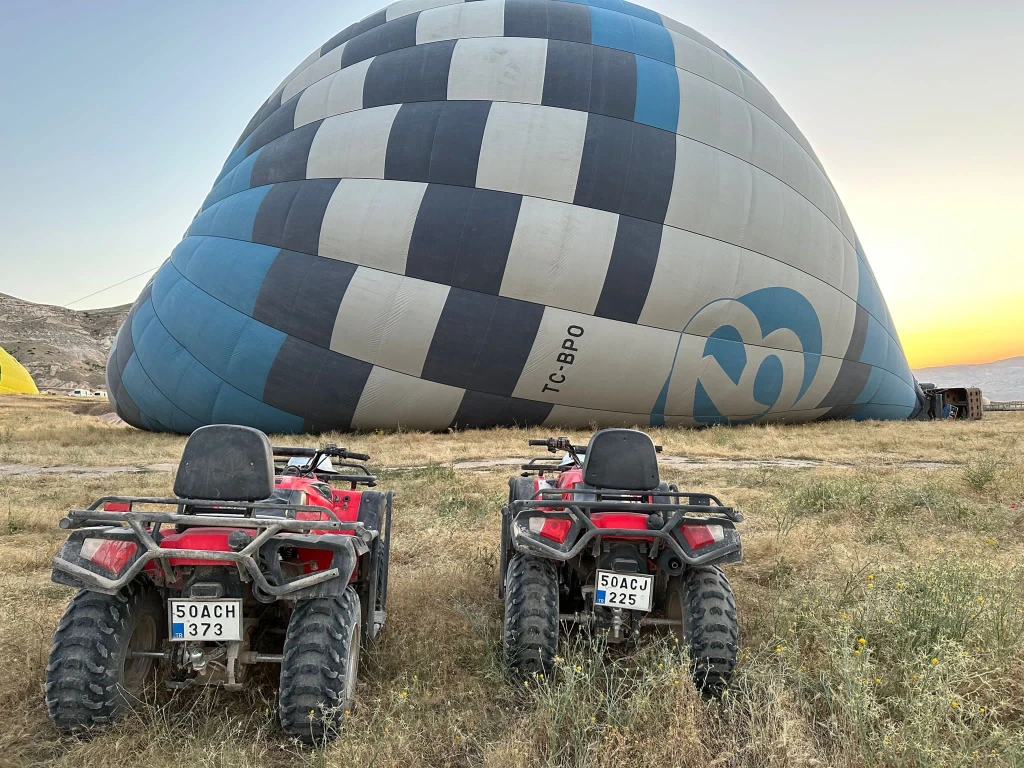 "Tour de ATV nas Três Belezas de Ürgüp 2 Horas ao Amanhecer"