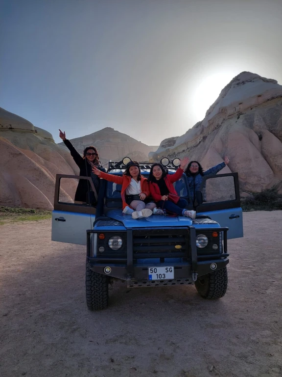 Tur Safari Jeep Kapadokya Menikmati Matahari Terbenam