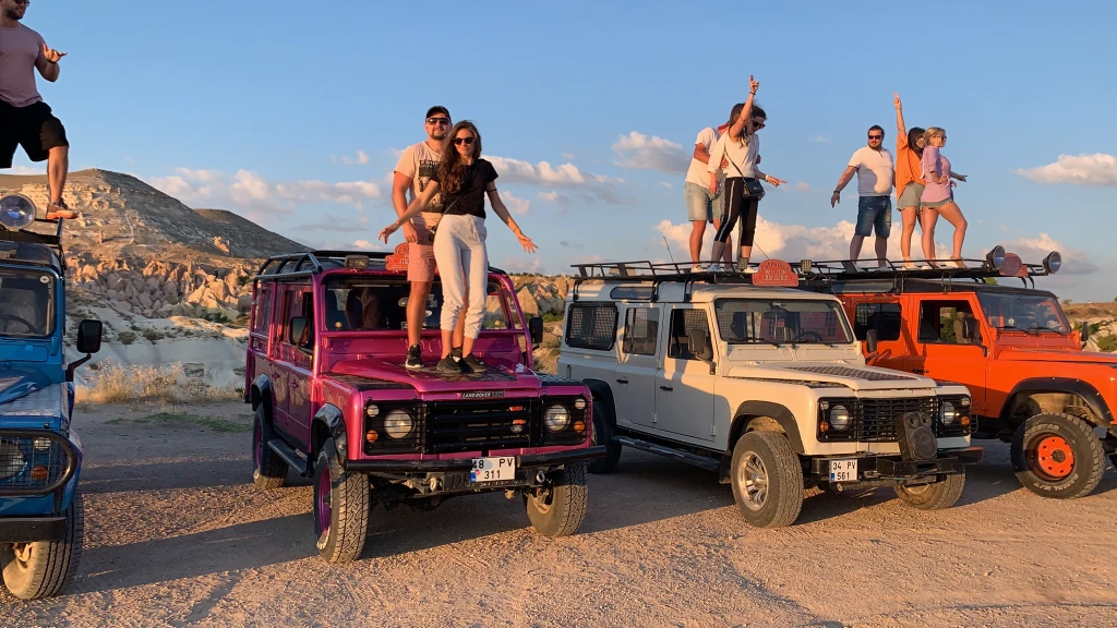 Tur Safari Jeep Kapadokya Menikmati Matahari Terbenam