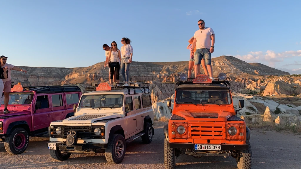 Tur Safari Jeep Kapadokya Menikmati Matahari Terbenam