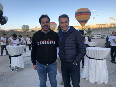 Misafirlerimizi ağırlamak, her zaman bizim için özel bir anlam taşır. Onları en iyi şekilde karşılamak, deneyimlerini unutulmaz kılmak için elimizden gelenin en iyisini yaparız. Her misafir, kendi hikayesi ve beklentileriyle gelir, bu da bizim için büyük bir zenginliktir. Onların rahatlığı ve memnuniyeti, ilk önceliğimizdir. Misafirlerimizi ağırlarken, onlarla güzel anılar biriktirmek ve kişisel bağlantılar kurmak için uğraşırız.