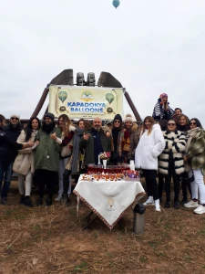 Misafirlerimizi ağırlamak, her zaman bizim için özel bir anlam taşır. Onları en iyi şekilde karşılamak, deneyimlerini unutulmaz kılmak için elimizden gelenin en iyisini yaparız. Her misafir, kendi hikayesi ve beklentileriyle gelir, bu da bizim için büyük bir zenginliktir. Onların rahatlığı ve memnuniyeti, ilk önceliğimizdir. Misafirlerimizi ağırlarken, onlarla güzel anılar biriktirmek ve kişisel bağlantılar kurmak için uğraşırız.