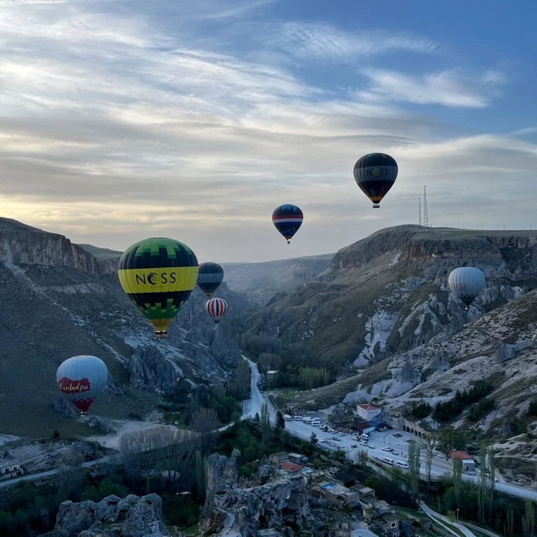 Kappadokien: Regelmäßige Ballonfahrt bei Sonnenaufgang im Soganli-Tal