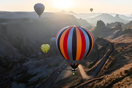 Kappadokien: Regelmäßige Ballonfahrt bei Sonnenaufgang im Soganli-Tal