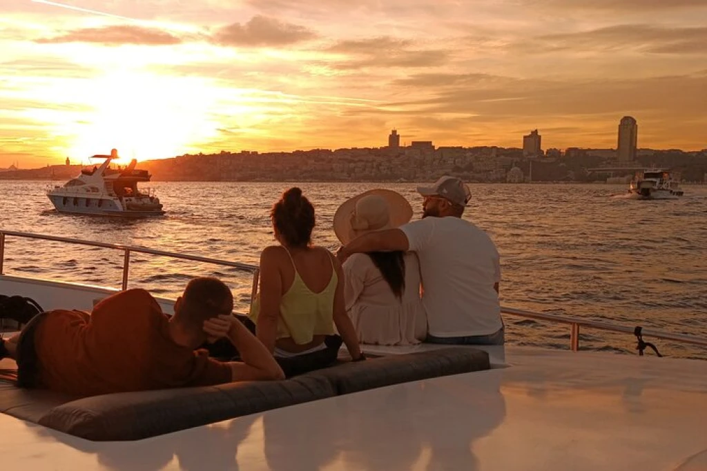 清晨或日落游船配导游和小吃