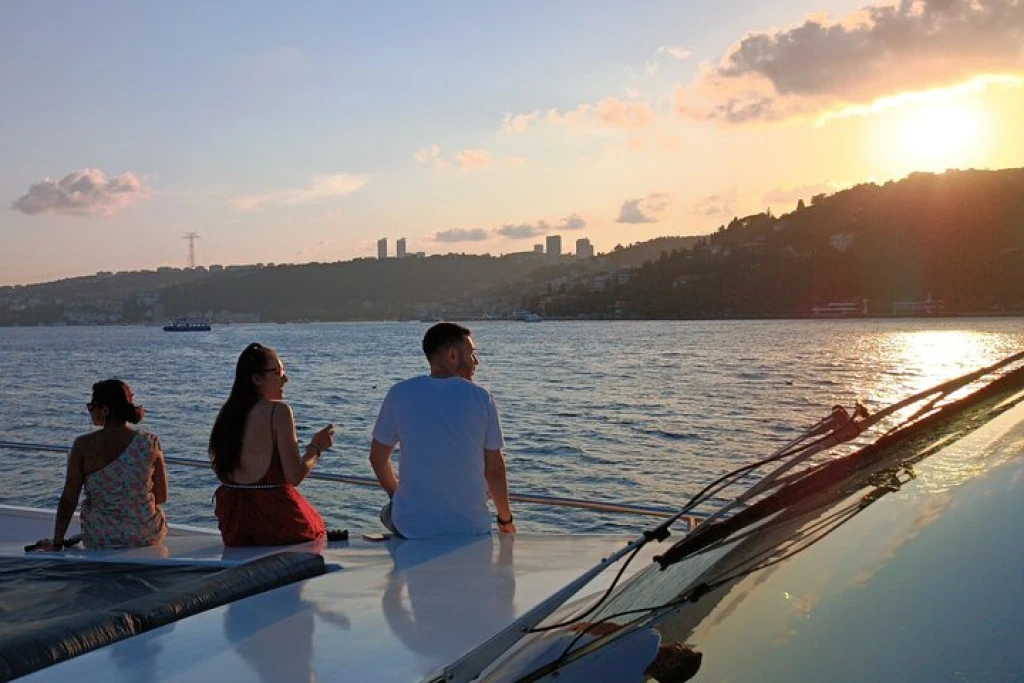 清晨或日落游船配导游和小吃